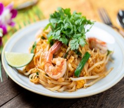 パッタイ（ผัดไทย）