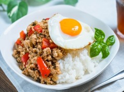 カオパットガパオ（ข้าวผัดกะเพรา）