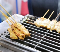 ムーピン（หมูปิ้ง）