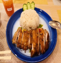 カオマンガイトート（ข้าวมันไก่ทอด）