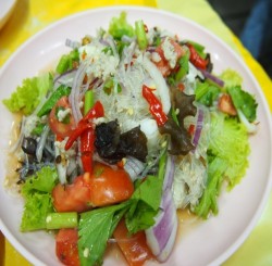 ヤムウンセン（ยำวุ้นเส้น）