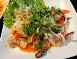 ヤムタレー（ยำทะเล）