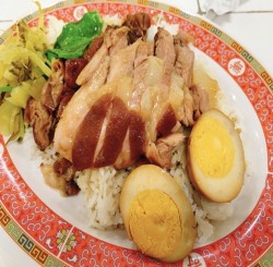 カオカームー（ข้าวขาหมู）