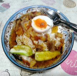 カオムークロープ（ข้าวหมูกรอบ）