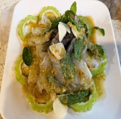 クンチェーナンプラー（กุ้งแช่น้ำปลา）