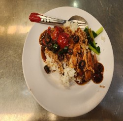 カオナーペット（ข้าวหน้าเป็ด）