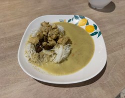 カノム・チーン・ゲーン・キャオ・ワーン・ガイ（ขนมจีนแกงเขียวหวานไก่）