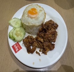 カオ・ムー・トート・ガティアム（ข้าวหมูทอดกระเทียม）