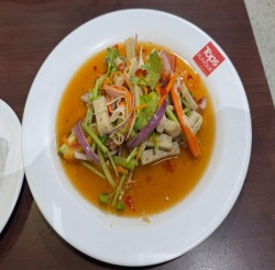 ヤム・ムーヨー（ยำหมูยอ）