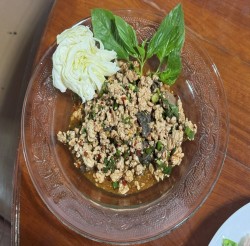 ラーブ・ヌア（ลาบเนื้อ）