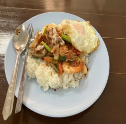 パッ・プリック・ゲーン・タレー（ผัดพริกแกงทะเล）