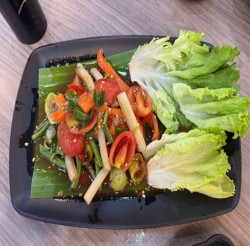 ラオ・サーモン（เหลาแซลมอน）