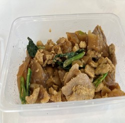 センヤイ・パッシーユー（เส้นใหญ่ผัดซีอิ๊ว）